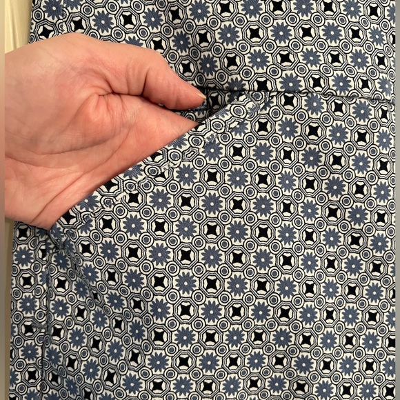 NWT Jag Short 12 Black, Blue & White Print - Picture 3 of 12